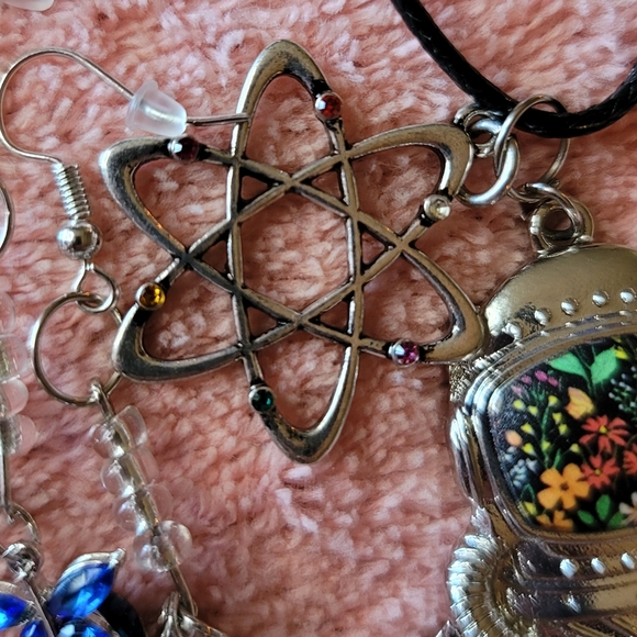 Star Seed Blooming Necklace Set - Picture 10 of 10